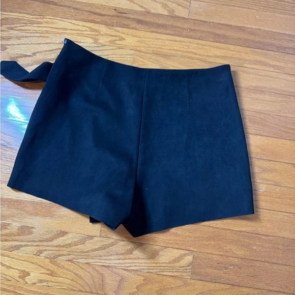 Zara Dark Black Wrap Skort with Tortoiseshell Buckle Sz. L - Picture 3 of 6